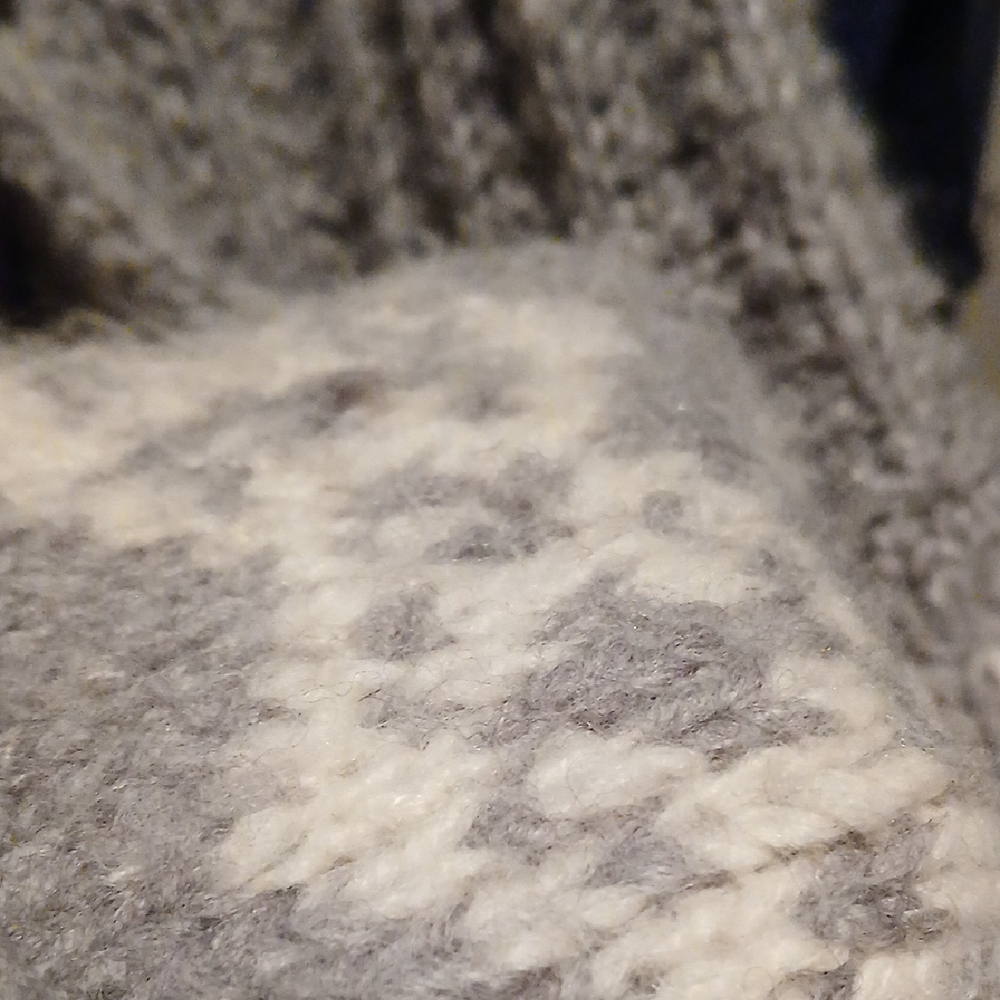 ๐งฃ Free People Hooded Knit Cardigan โ Gray & Cream Geometric Pattern โ Zip Front - Picture 3 of 6
